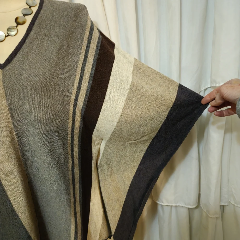 Cabi Gray and Cream Sweater - Picture 3 of 5